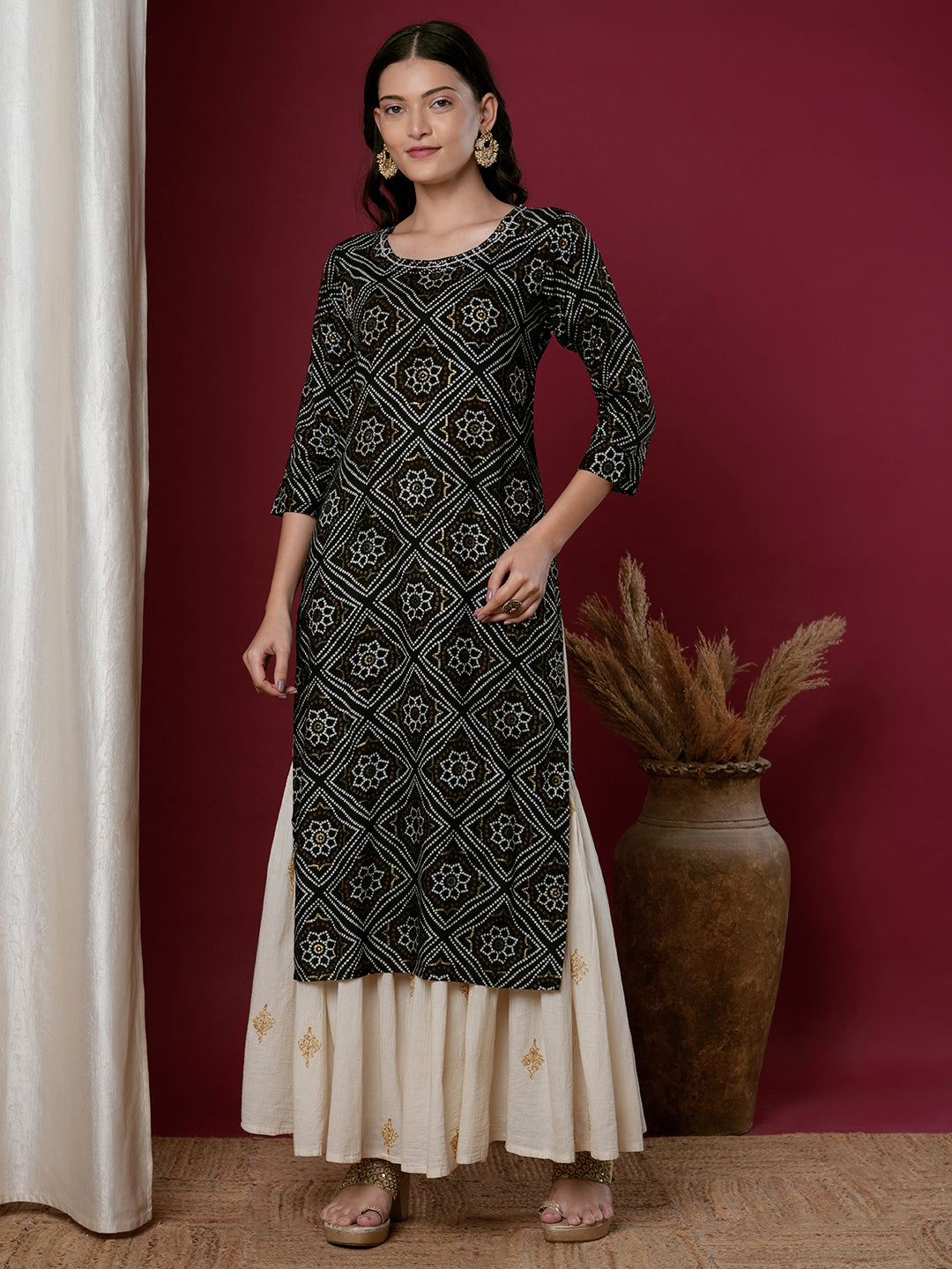 Ethnic Bandhani Printed & Embroidered Straight Fit Kurta - Black