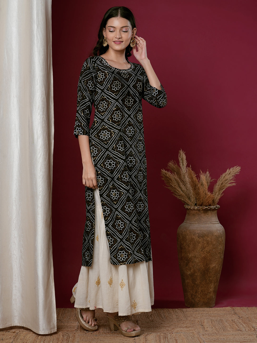 Ethnic Bandhani Printed & Embroidered Straight Fit Kurta - Black