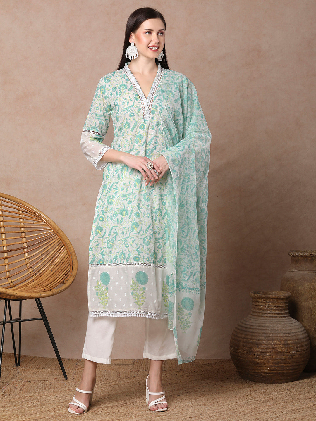 Ethnic Floral Printed Straight Fit Kurta with Pant and Dupatta - White
