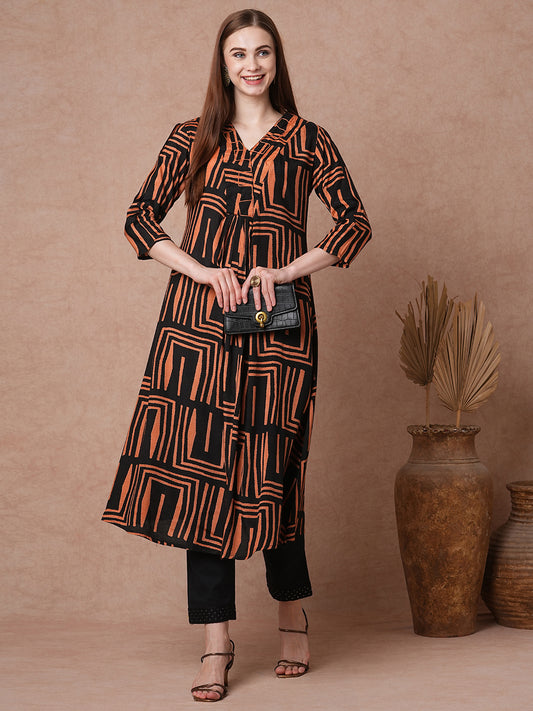 Abstract Geometric Printed A-Line Pleated Midi Dress - Multi