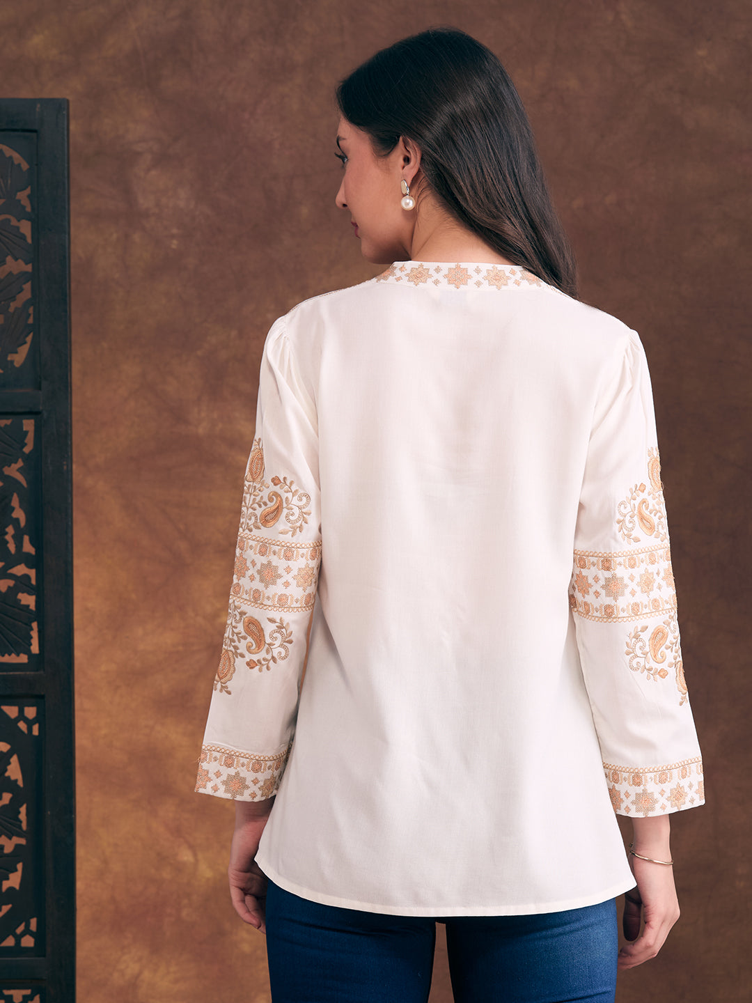 Solid Floral Threadwork Embroidered Straight Fit Kurti - Off White