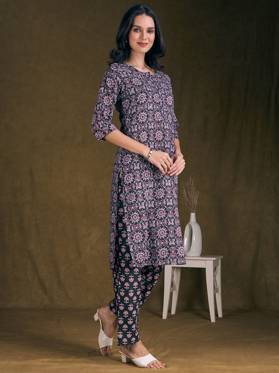 Ethnic Floral Printed & Embroidered Straight Fit Kurta with Pant - Black