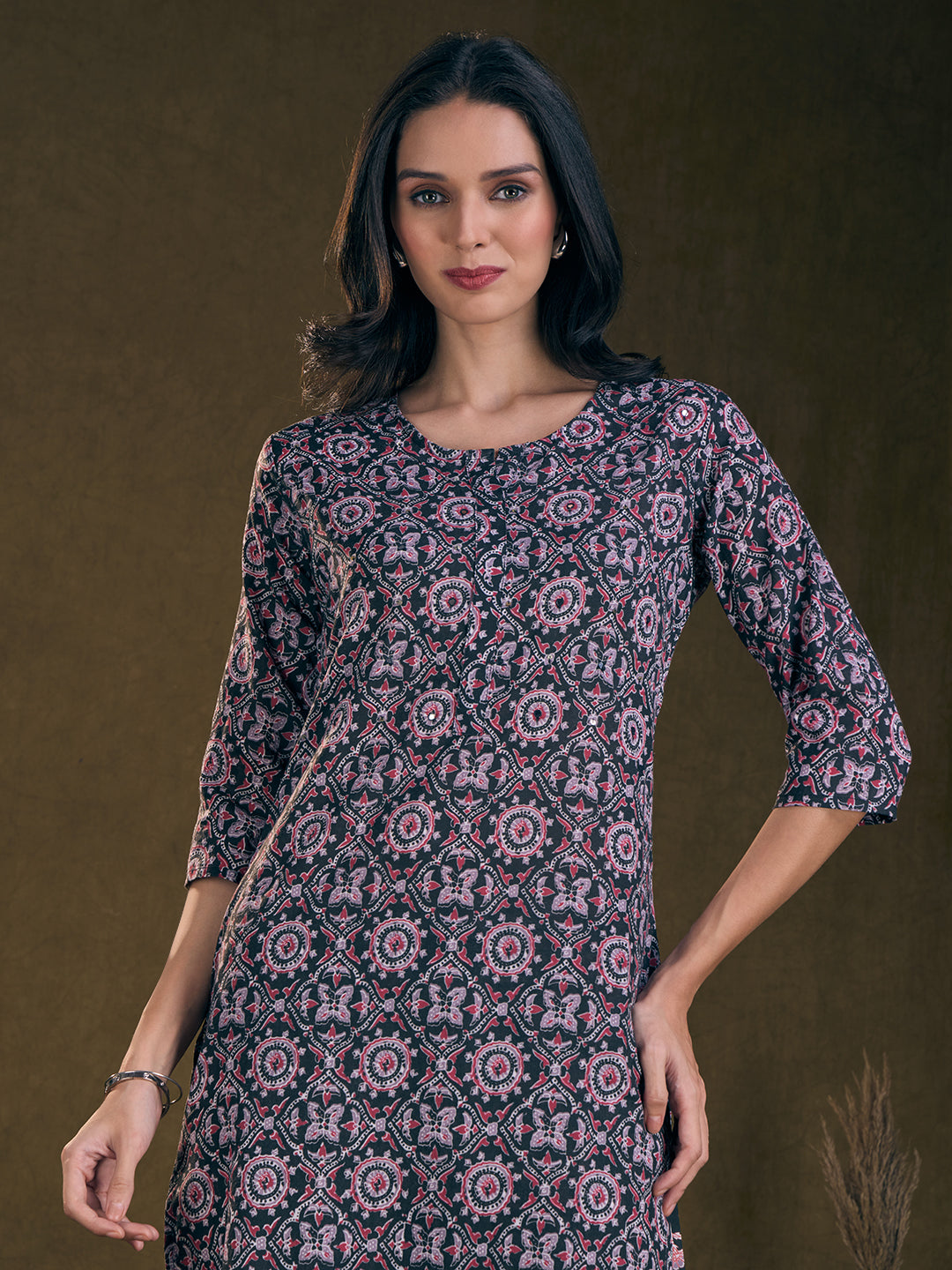 Ethnic Floral Printed & Embroidered Straight Fit Kurta with Pant - Black