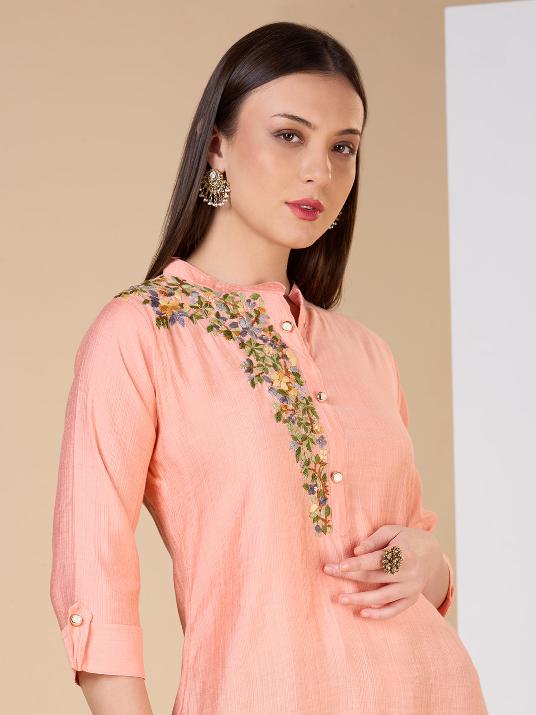 Solid Floral Hand Embroidered Straight Fit Kurta - Peach
