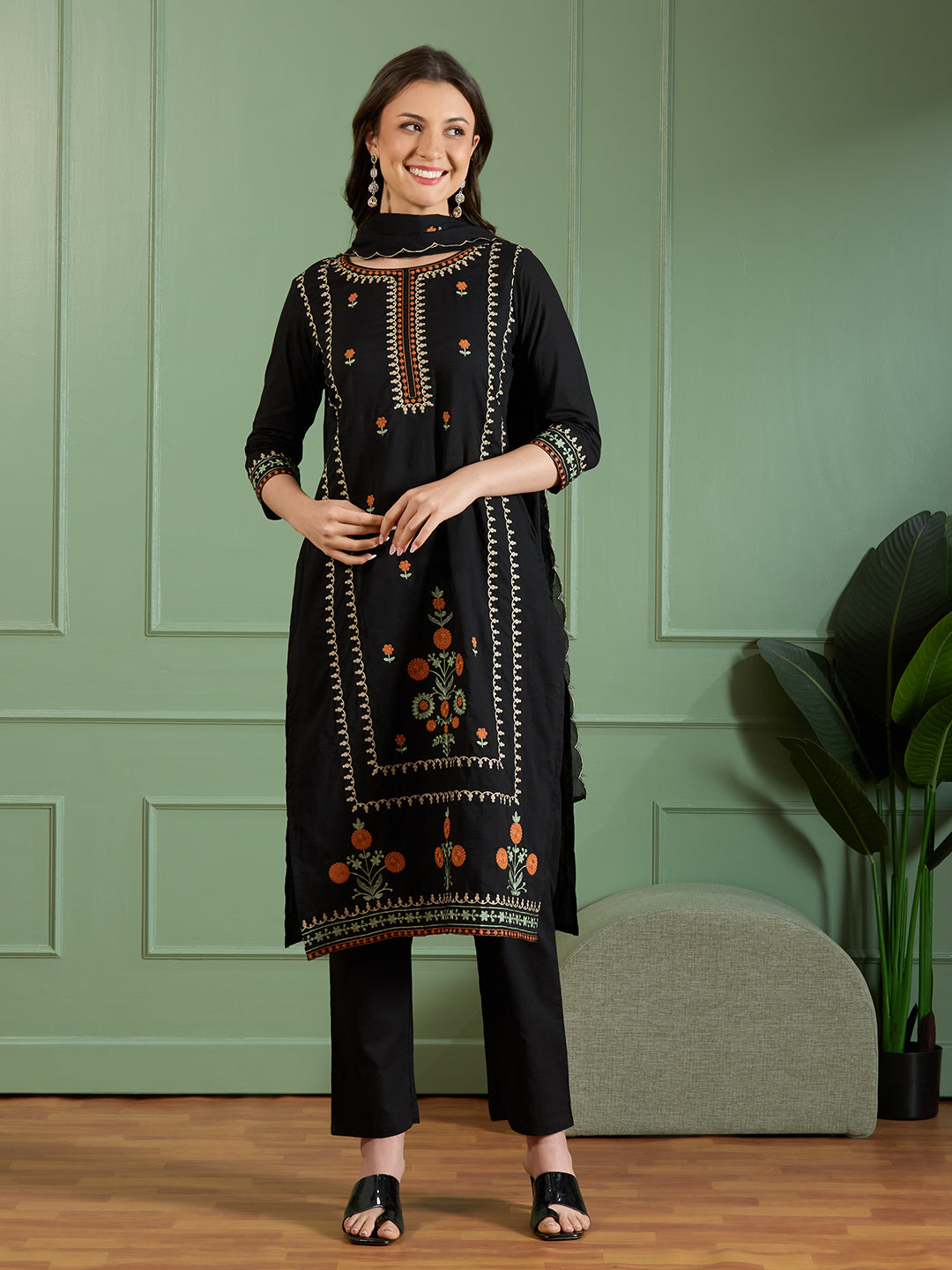 Solid Floral Threadwork Embroidered Straight Kurta with Pant and Dupatta - Black