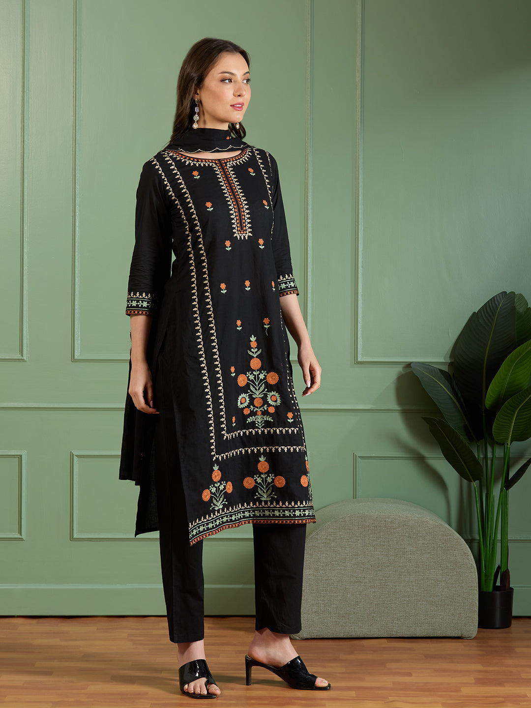 Solid Floral Threadwork Embroidered Straight Kurta with Pant and Dupatta - Black