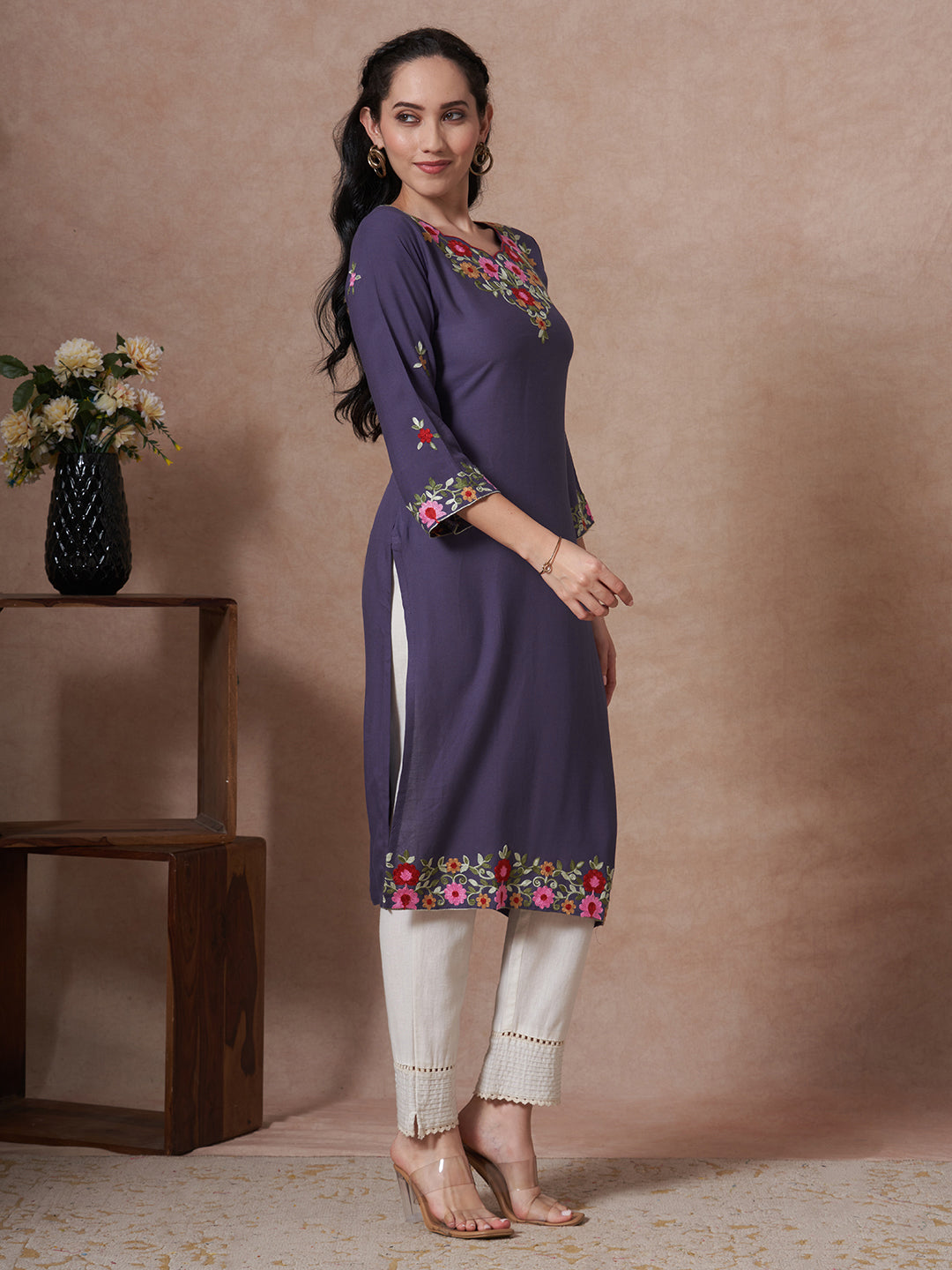 Solid Floral Embroidered Straight Fit Kurta - Lavender