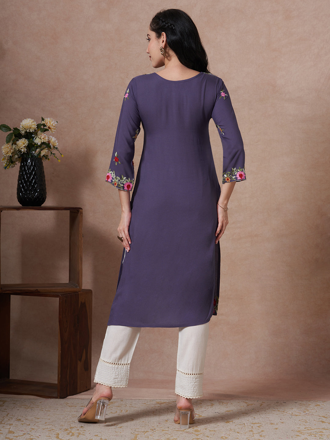 Solid Floral Embroidered Straight Fit Kurta - Lavender