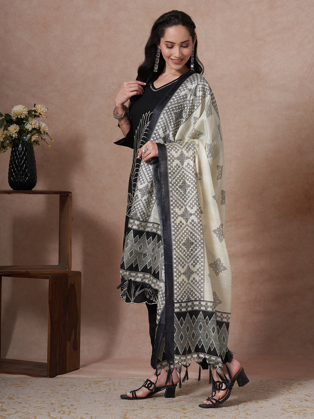 Solid Abstract Embroidered Straight Fit Kurta with Pant and Printed Dupatta - Black