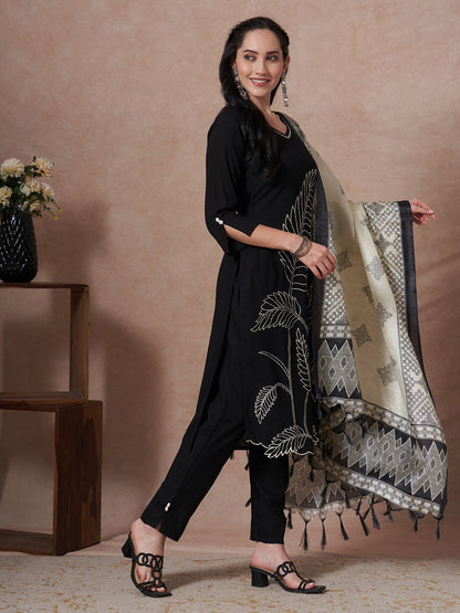Solid Abstract Embroidered Straight Fit Kurta with Pant and Printed Dupatta - Black