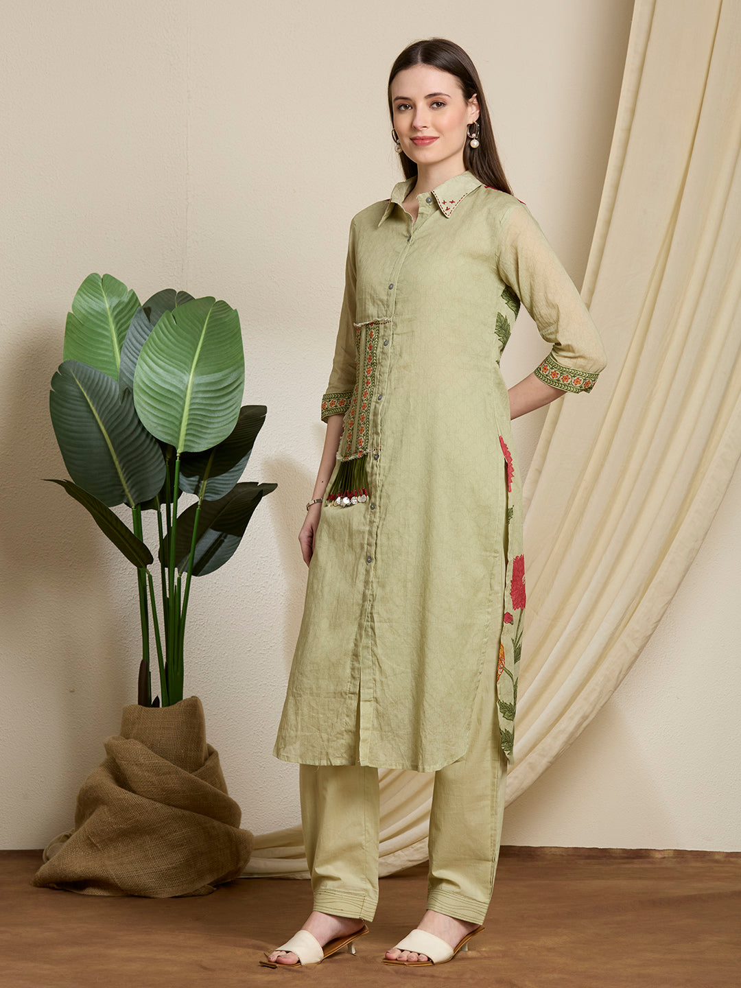 Solid Ethnic Thread & Patchwork Straight Fit Kurta with Pant - Light Green