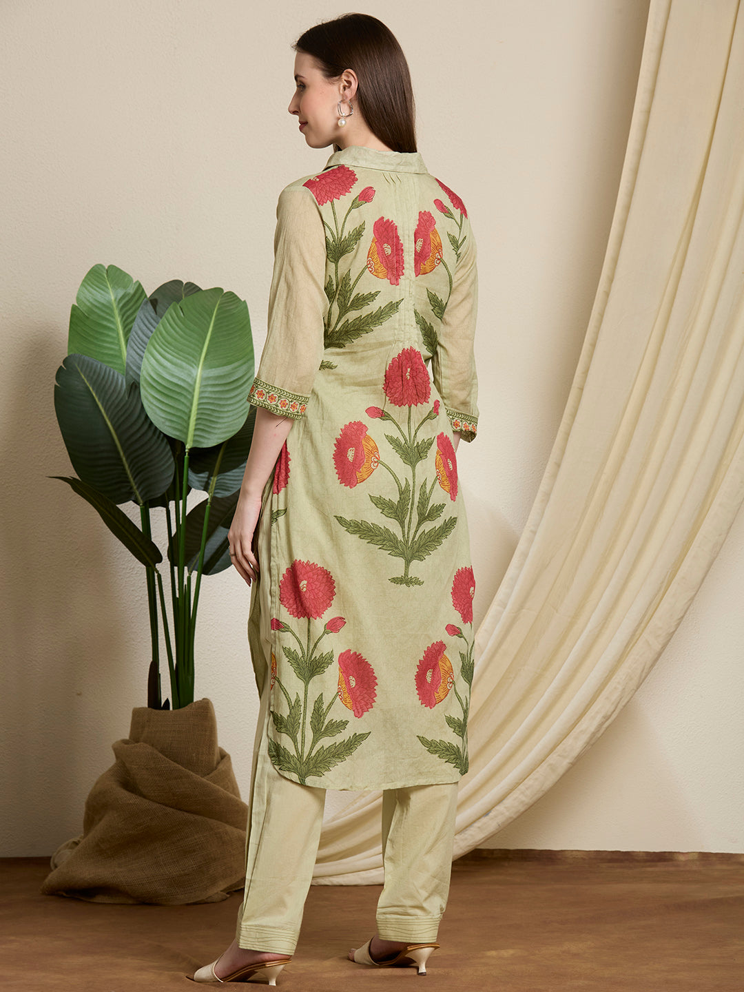 Solid Ethnic Thread & Patchwork Straight Fit Kurta with Pant - Light Green