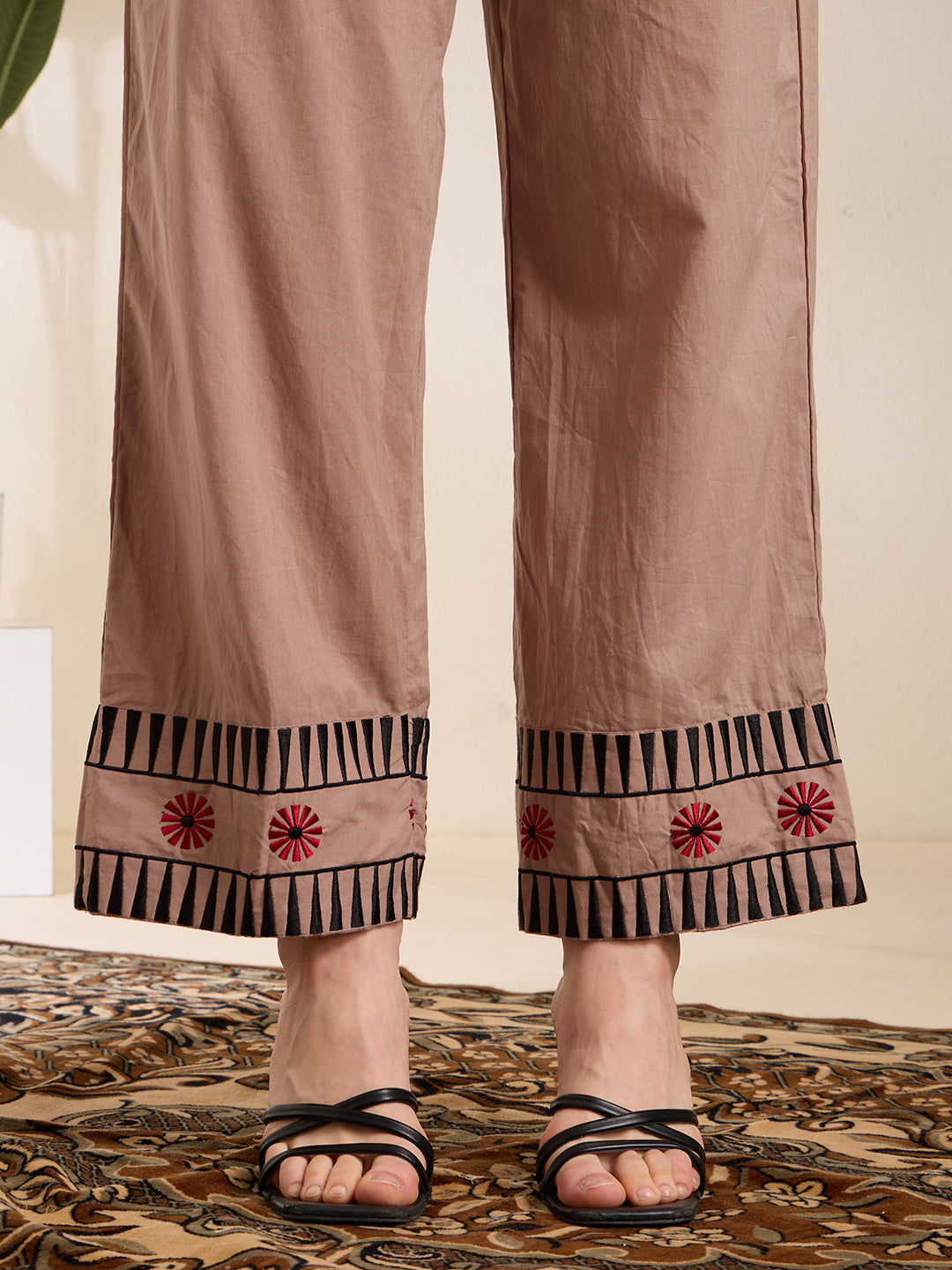 Solid Geometric Embroidered Straight Fit Kurta with Palazzo - Light Grey