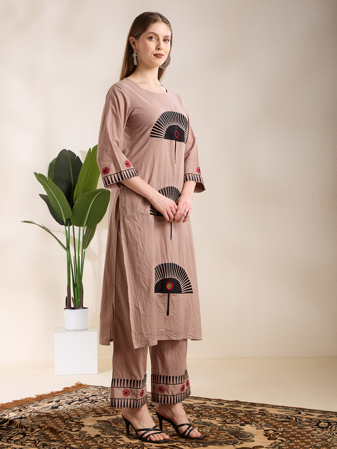 Solid Geometric Embroidered Straight Fit Kurta with Palazzo - Light Grey