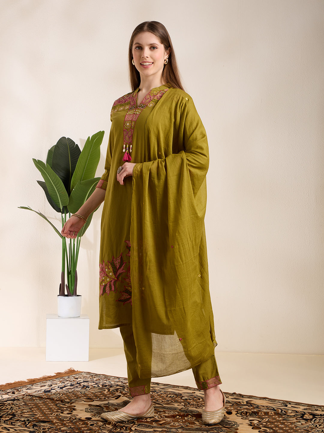 Solid Floral Embroidered Straight Kurta with Pant & Dupatta - Green