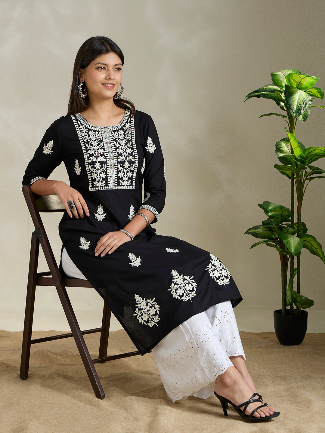 Solid Floral Chikankari Embroidered Straight Fit Kurta - Black
