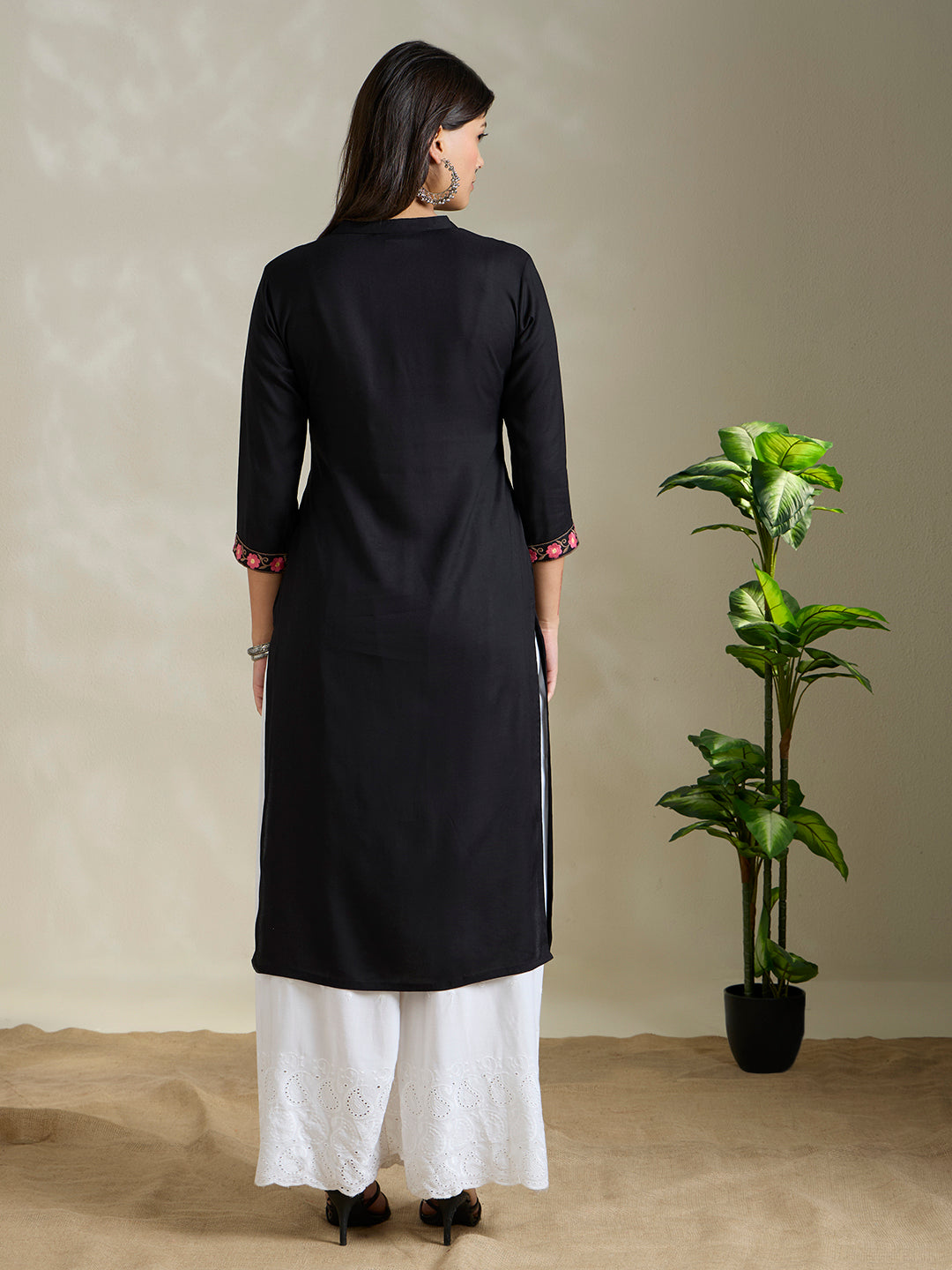 Solid Floral Embroidered Straight Fit Kurta - Black