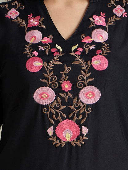 Solid Floral Embroidered Straight Fit Kurta - Black
