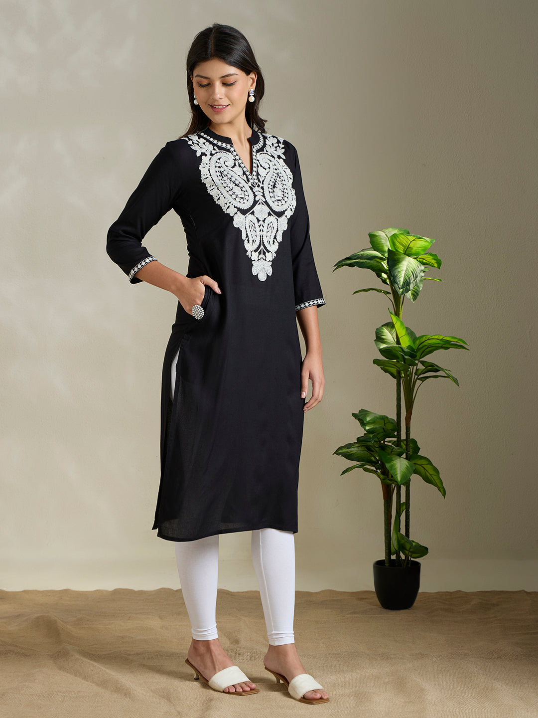 Solid Ethnic Paisley Embroidered Straight Fit Kurta - Black
