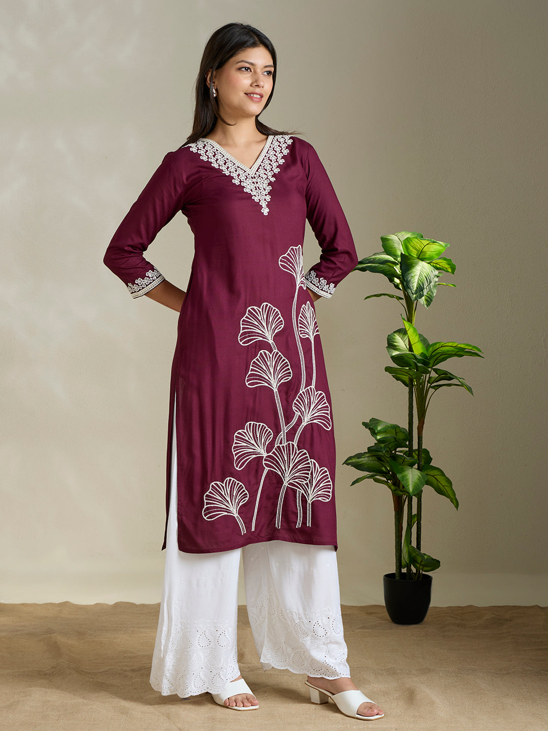 Solid Abstract Floral Embroidered Straight Fit Kurta - Burgundy