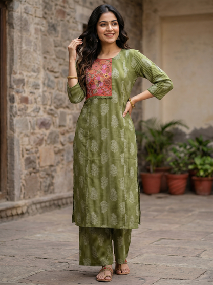 Ethnic Striped Paisley Print Straight Kurta with Palazzo - Green