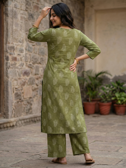 Ethnic Striped Paisley Print Straight Kurta with Palazzo - Green