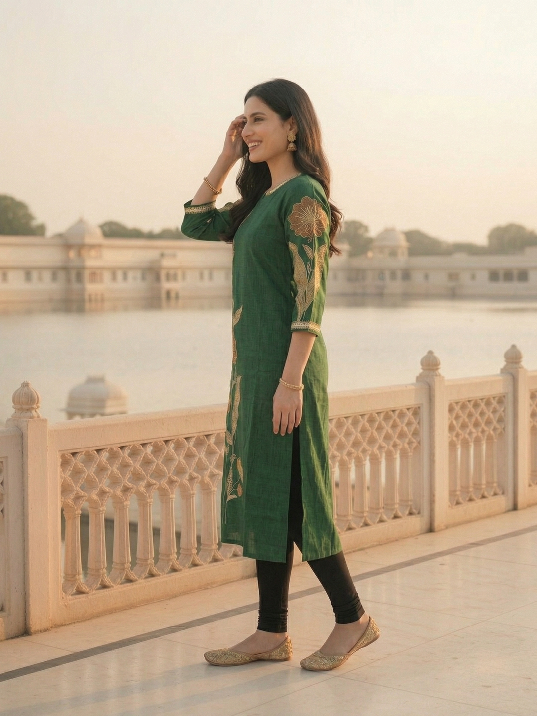 Solid Floral Embroidered Straight Kurta - Green