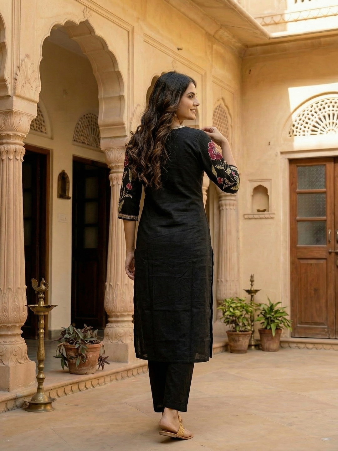 Solid Floral Embroidered Straight Kurta - Black