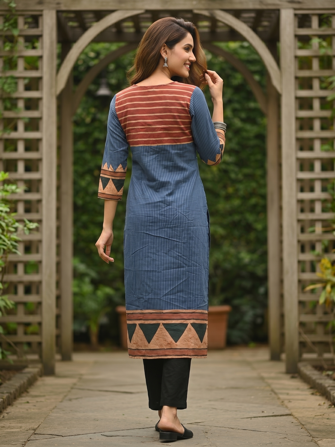 Geometric Printed Mirror Work & Sequin Straight Kurta - Blue