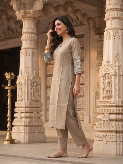 Grey muslin silk embroidered kurta and trouser set, product photo 2