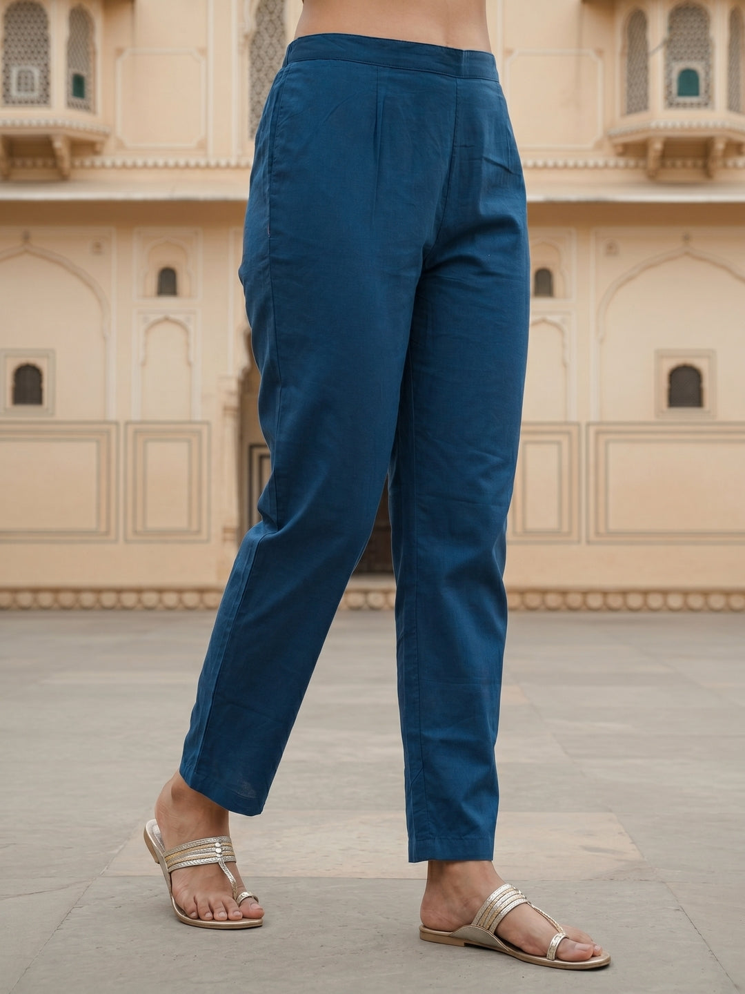 Bootie Print Straight Kurta with Pant & Printed Voile Dupatta - Off White & Blue