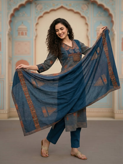 Stripe Print Straight Kurta with Pyjama & Solid Voile Dupatta - Blue