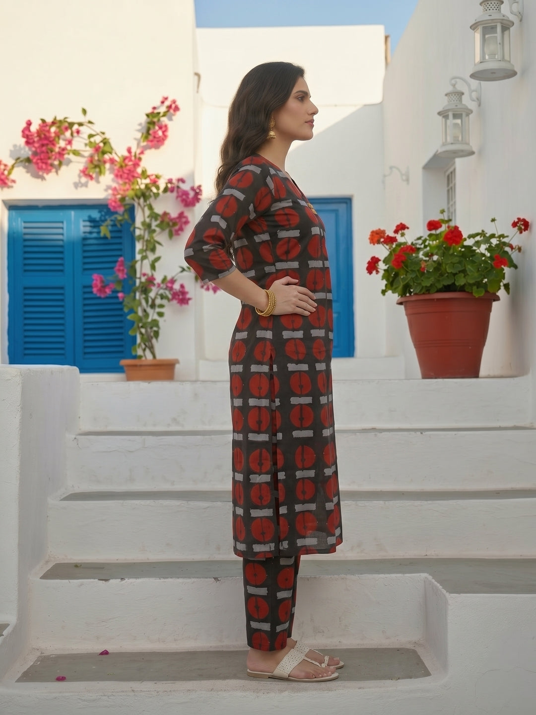 Abstract Printed Pleat & Button Detail Straight Kurta with Pyjama - Black