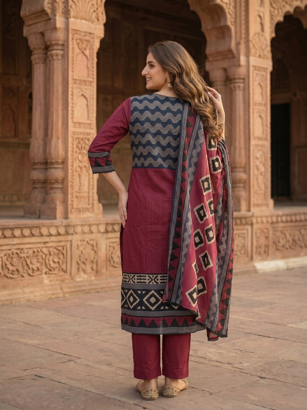 Geometric Printed Straight Kurta with Pant & Dupatta - Mauve