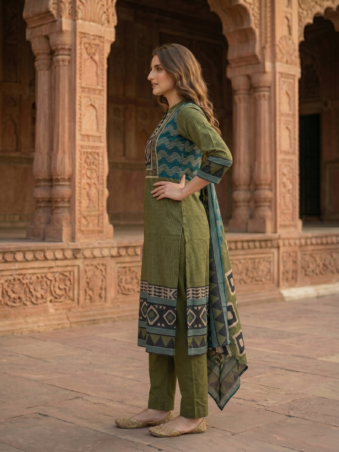 Geometric Printed Straight Kurta with Pant & Dupatta - Green