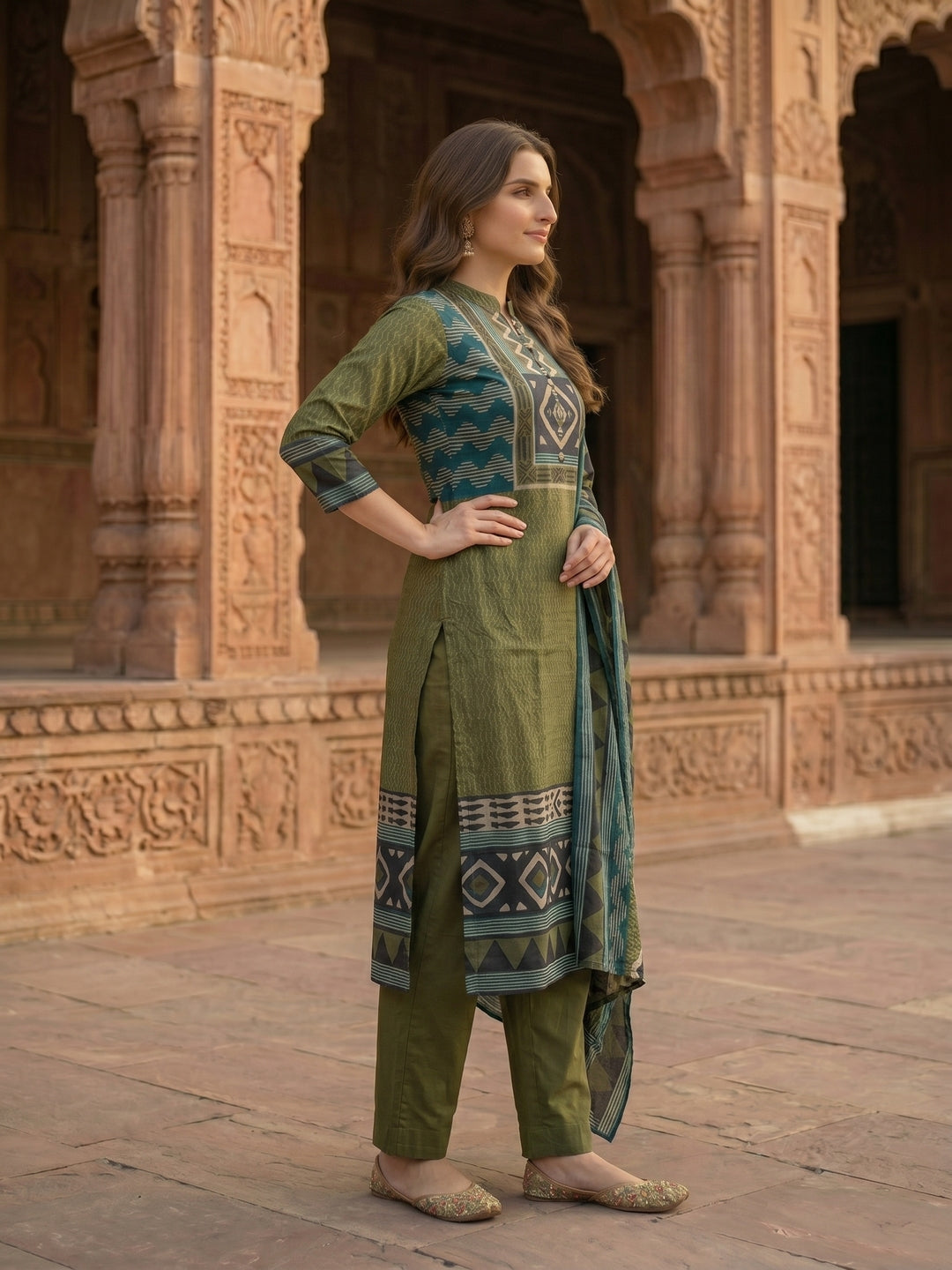 Geometric Printed Straight Kurta with Pant & Dupatta - Green
