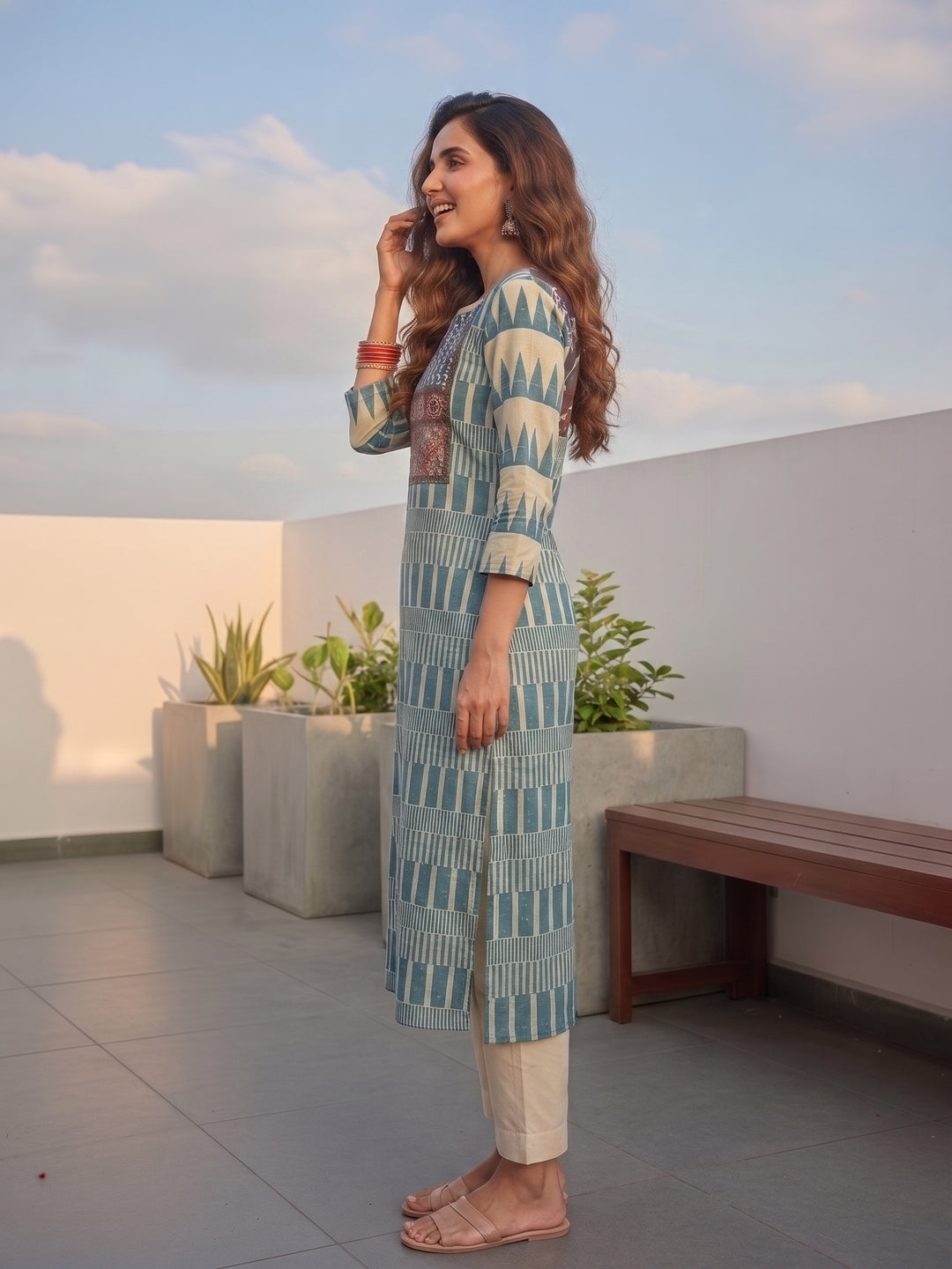 Geometric & Ethnic Motif Printed Straight Kurta - Blue & Off White
