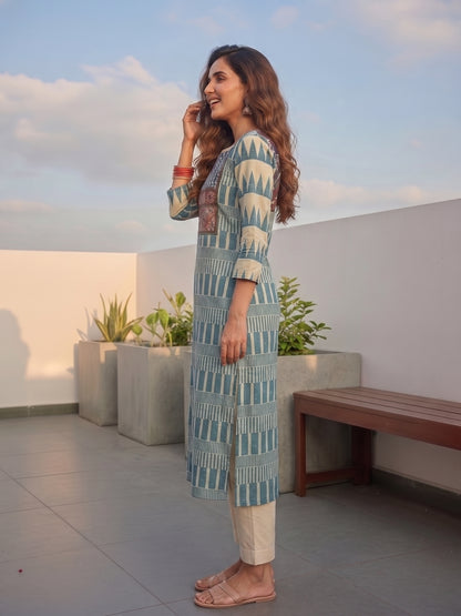 Geometric & Ethnic Motif Printed Straight Kurta - Blue & Off White