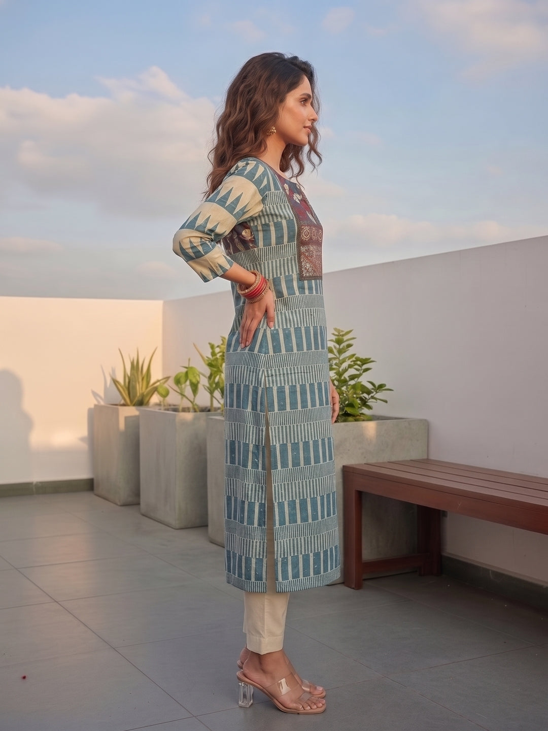 Geometric & Ethnic Motif Printed Straight Kurta - Blue & Off White