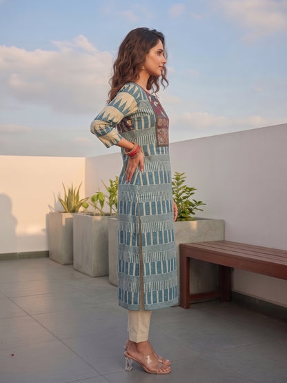 Geometric & Ethnic Motif Printed Straight Kurta - Blue & Off White