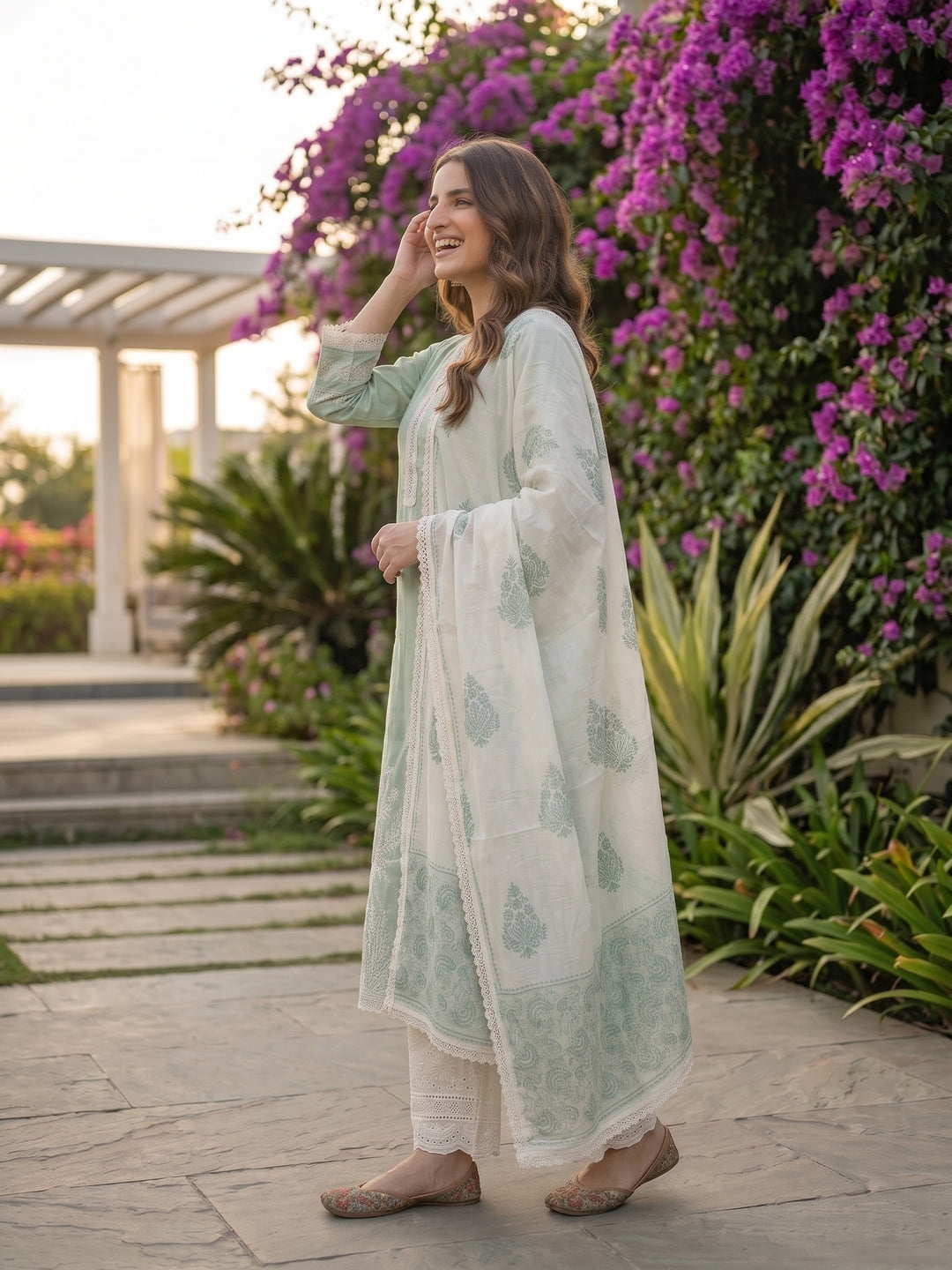 Thread Ari & Mirror Embroidered Kurta with Pyjama and Dupatta - Green