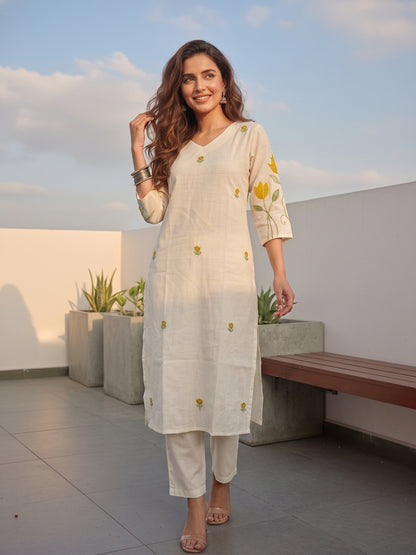 Floral Thread Embroidered Straight Kurta with Pant and Dupatta - Off White