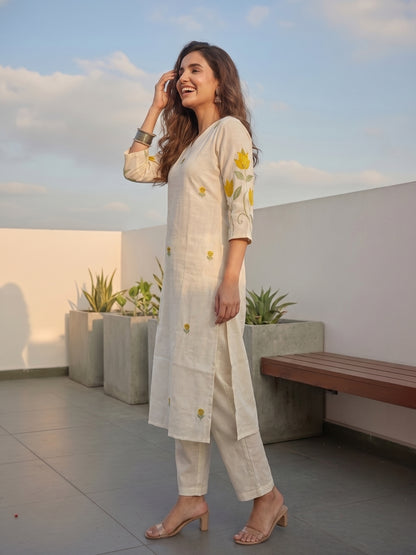 Floral Thread Embroidered Straight Kurta with Pant and Dupatta - Off White
