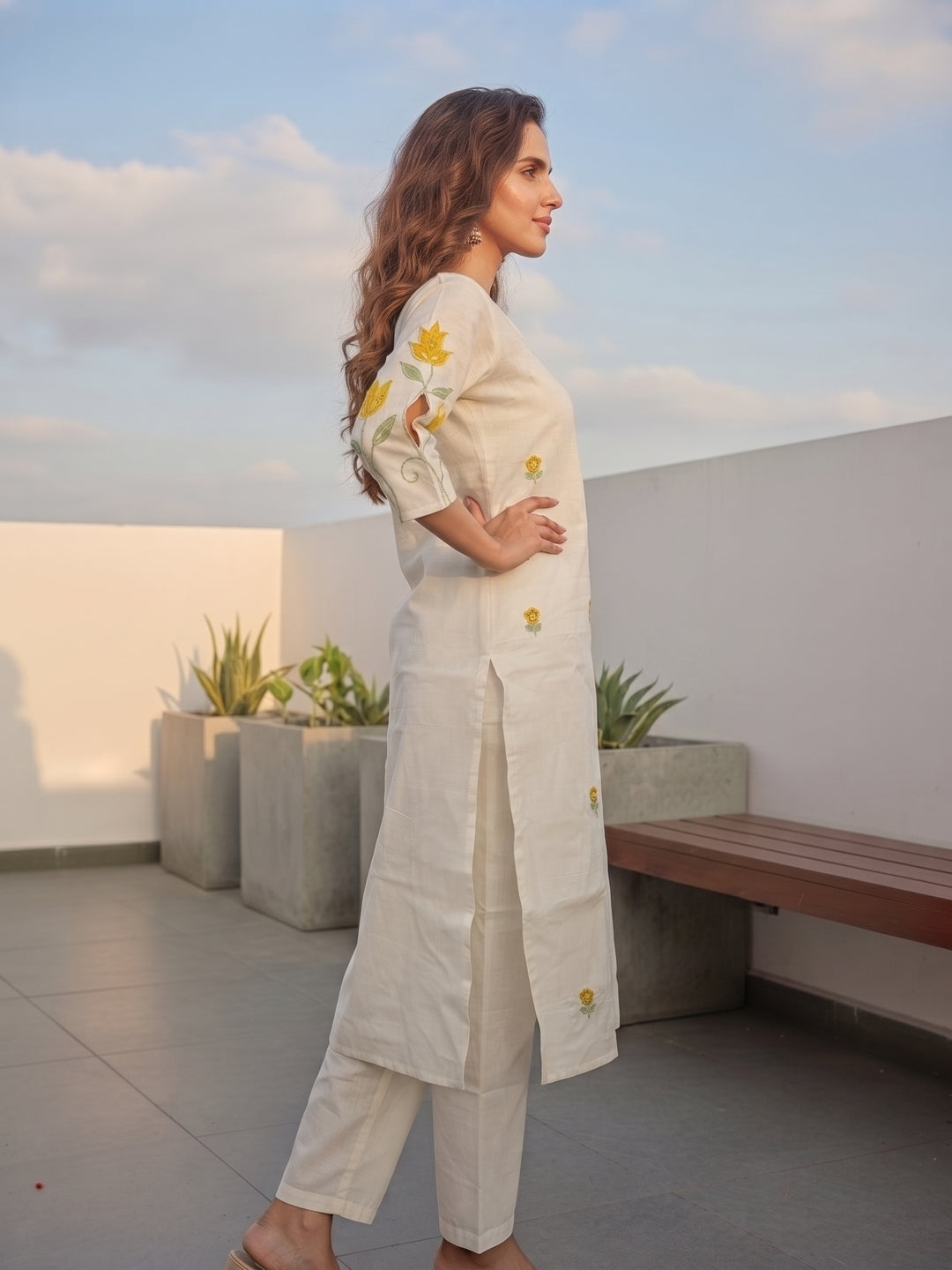 Floral Thread Embroidered Straight Kurta with Pant and Dupatta - Off White
