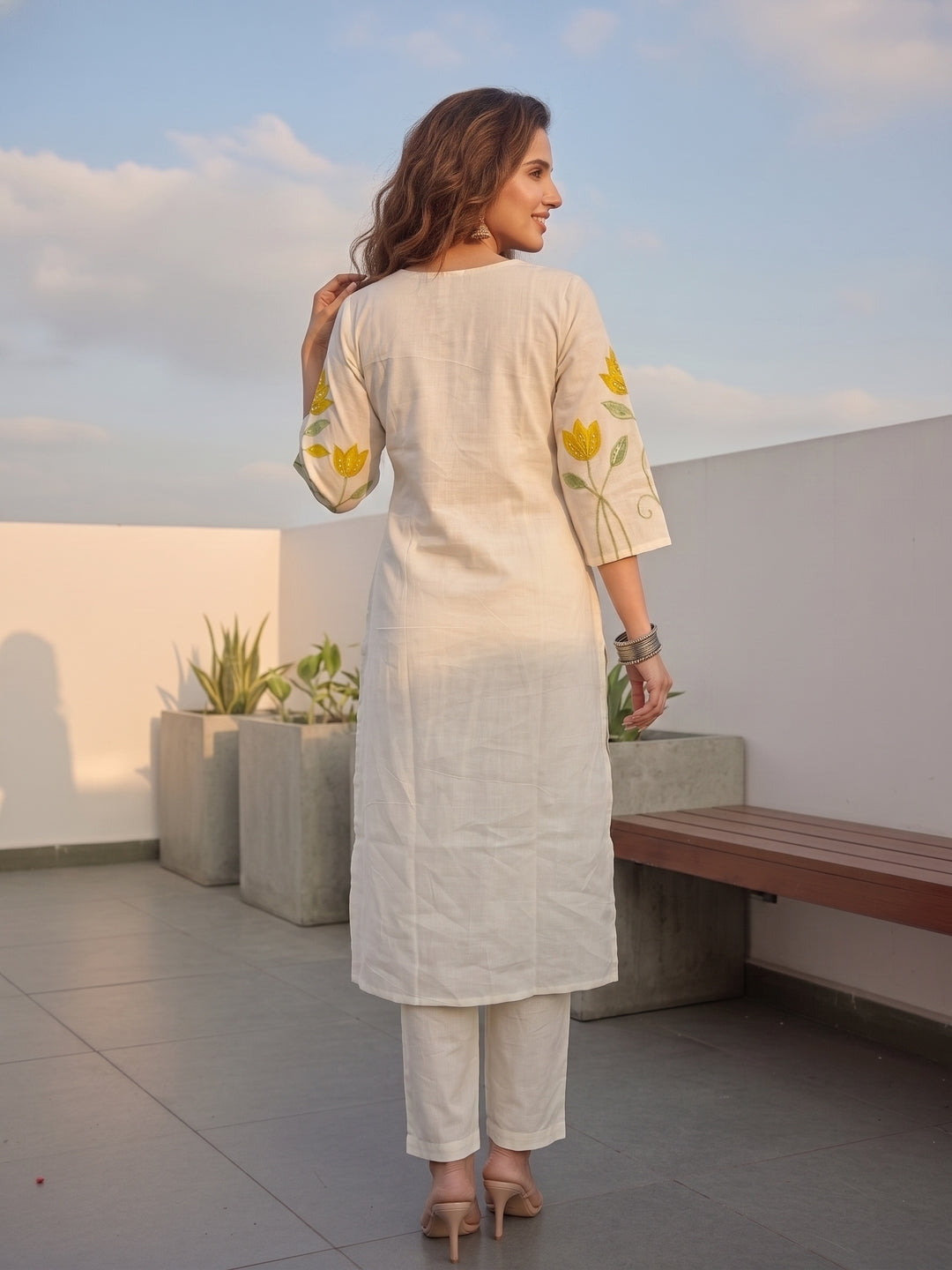 Floral Thread Embroidered Straight Kurta with Pant and Dupatta - Off White