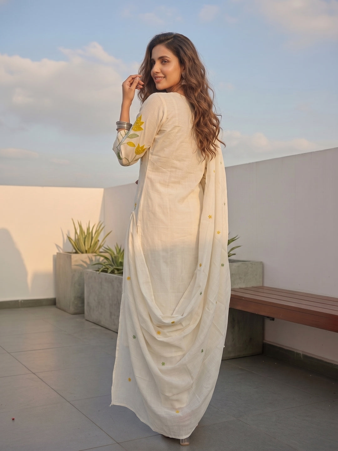 Floral Thread Embroidered Straight Kurta with Pant and Dupatta - Off White