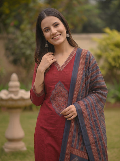 Ethnic Patchwork Solid Straight Kurta with Pant & Printed Dupatta - Maroon