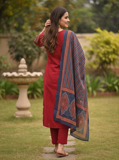 Ethnic Patchwork Solid Straight Kurta with Pant & Printed Dupatta - Maroon