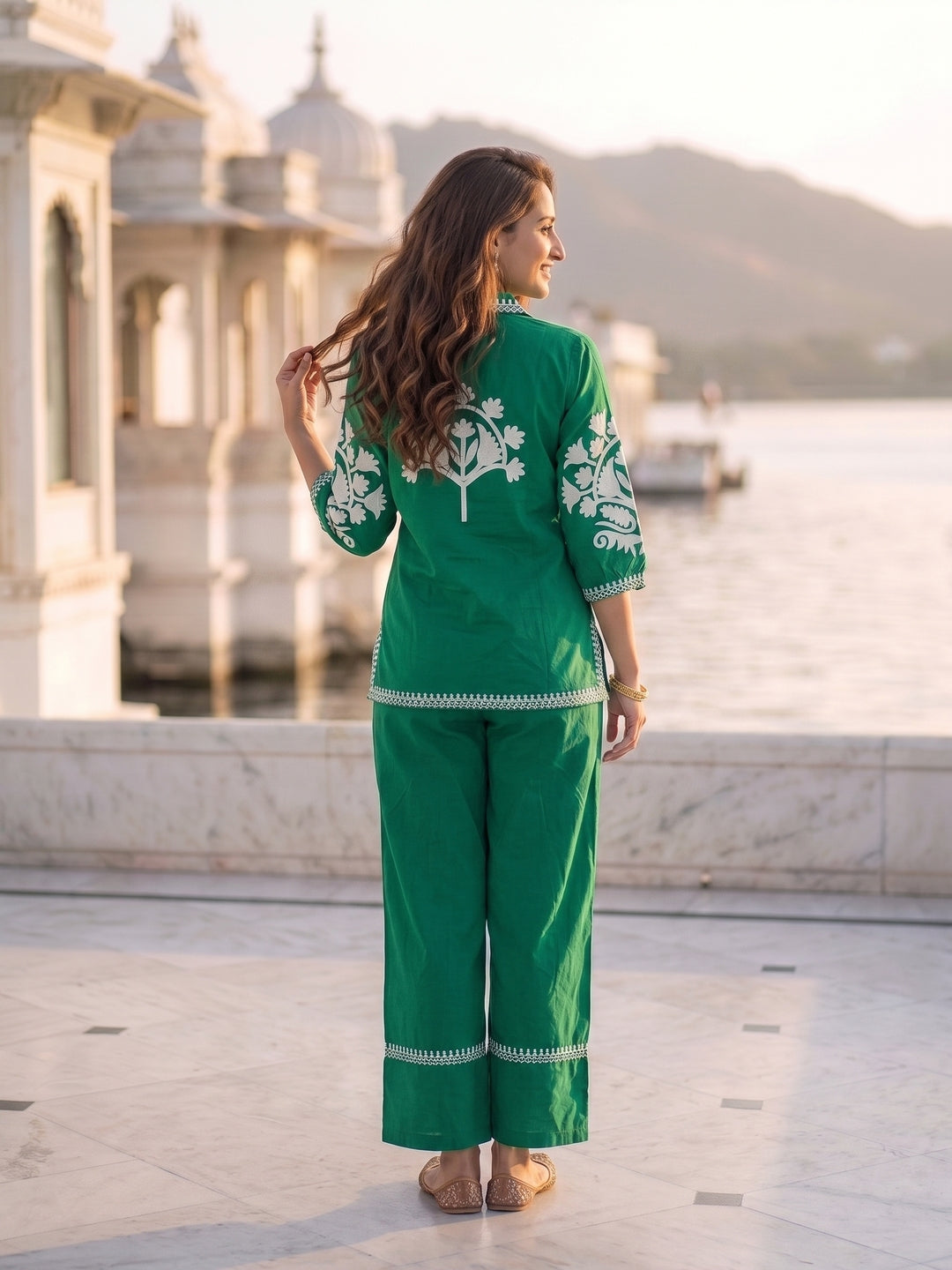 Solid Ethnic Floral Thread Embroidered Straight Fit Co-ord Set - Green