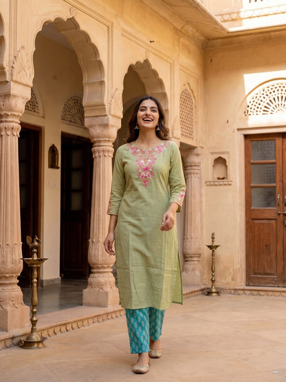 Solid Floral Hand Embroidered Straight Fit Kurta - Green